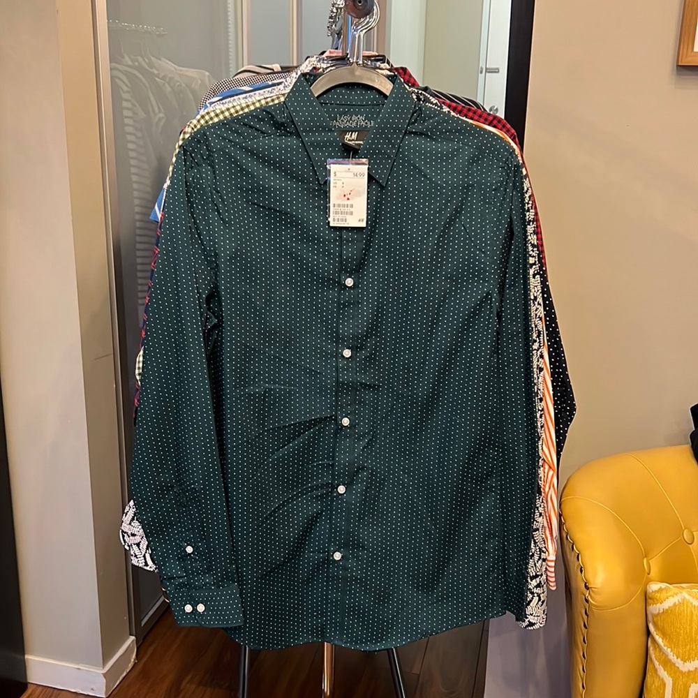 Men’s Small H&M Button Up Green with White Dots, new with tags